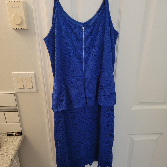 Blue Lace peplum dress - Picture 3 of 3